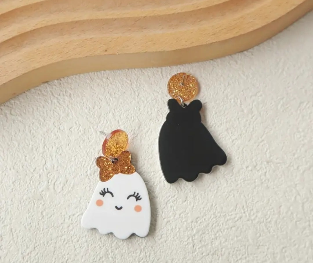 Cutesy ghost girl earrings