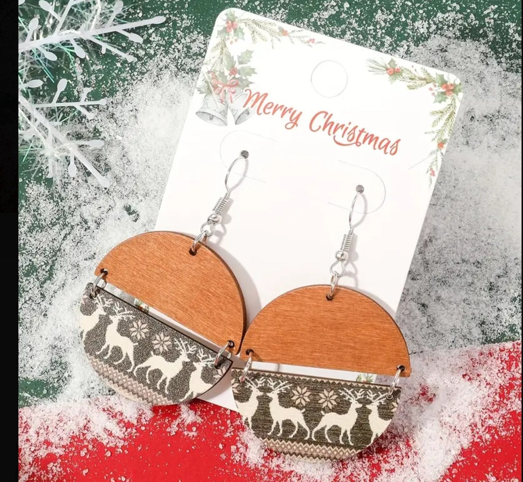 Circular reindeer earrings