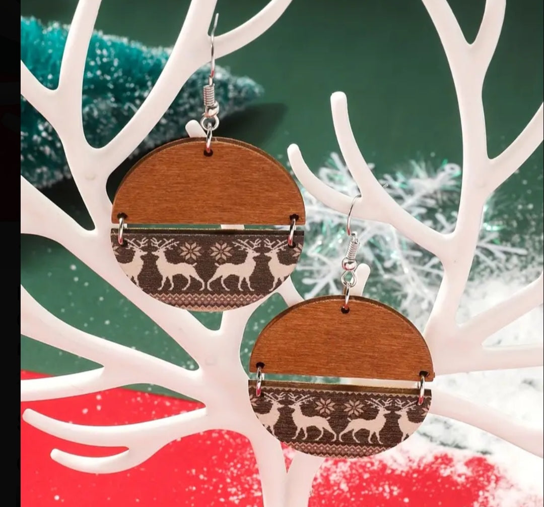 Circular reindeer earrings